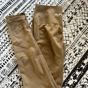 Alphalete Amplify Leggings in Not Gold